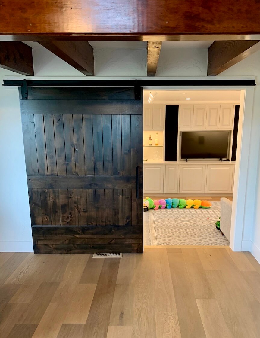 Sliding barn door